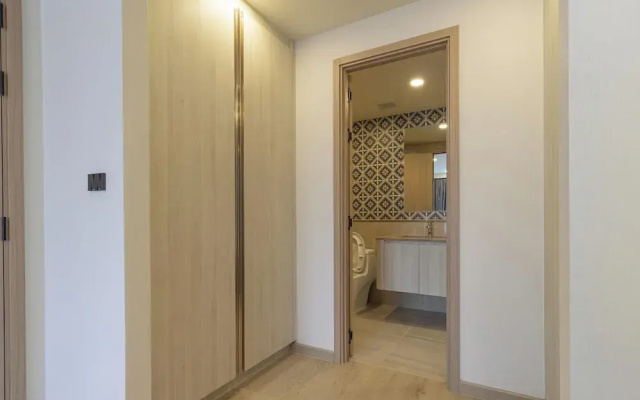 New Condo w Pool Gym Beach Nearby C247