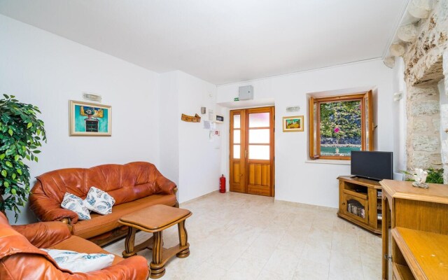 Amazing Apartment in Donje Obuljeno With Wifi and 2 Bedrooms