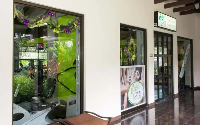 Classy artsy ocean-view unit near pool at Pacifico in Coco sleeps 6
