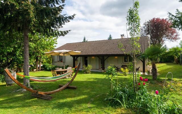 Comfy Holiday Home In Espère With Private Pool