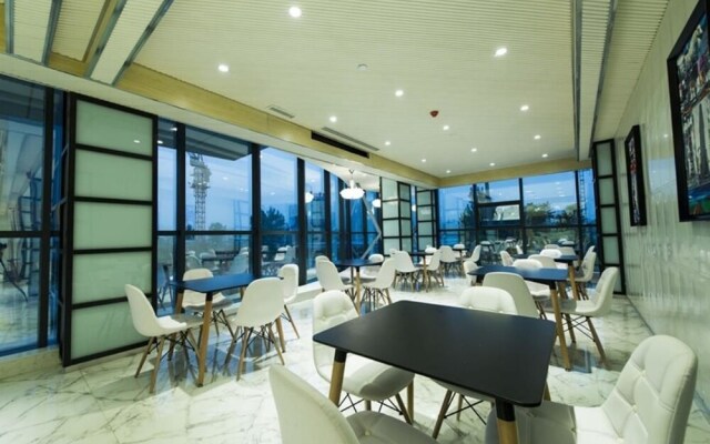 Friday Holiday Hotel