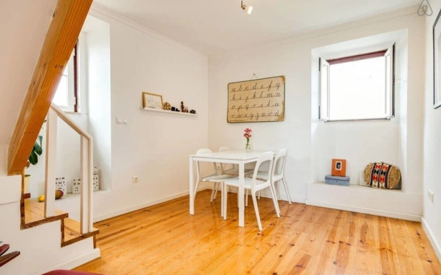 Charming, Light-filled Loft Apartment in Alfama