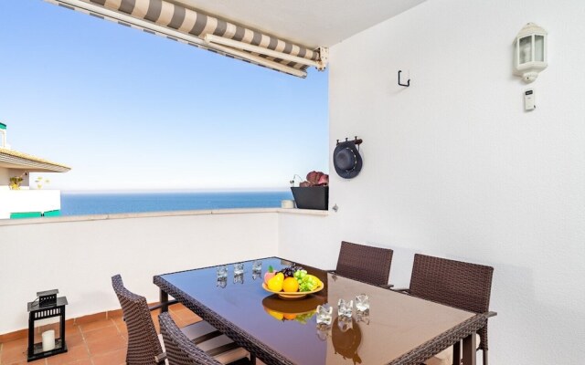 2BR  Apartment with Sea View, Gym and Pool Ref 129