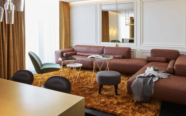 Roomers Munich, Autograph Collection