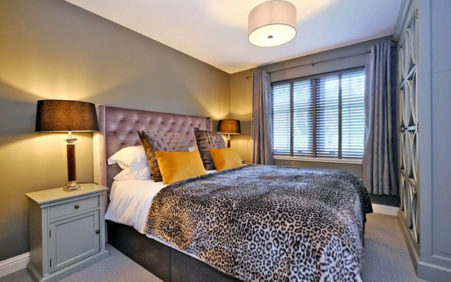Sensational Aberdeen Home With Furnished Balcony