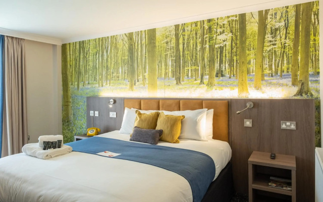 Burleigh Court Hotel