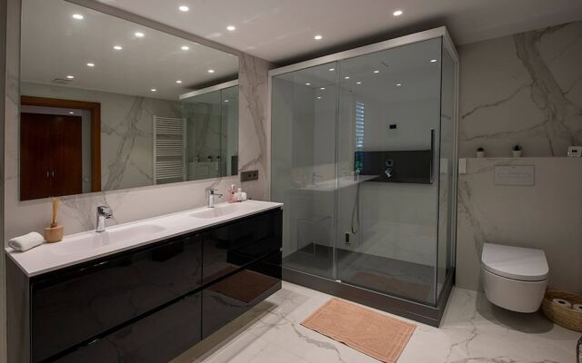 Luxury Apartment With Private Jacuzzi