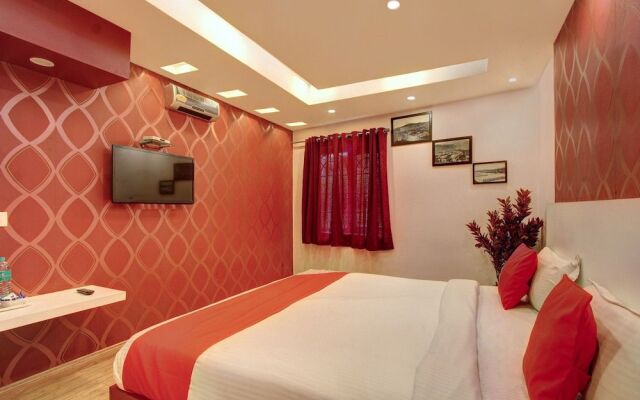 OYO 24825 Hotel Sholas Residency