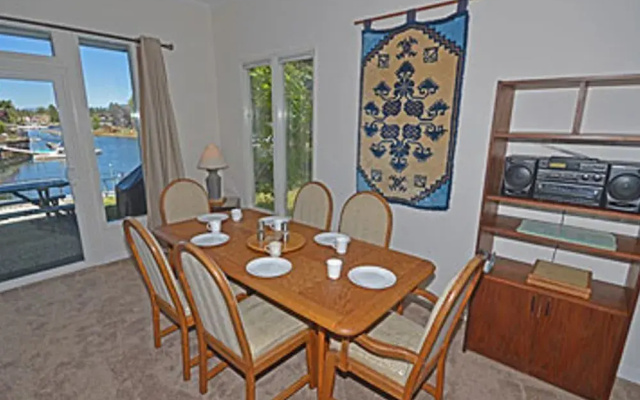 2077 Traverse Court By Redawning