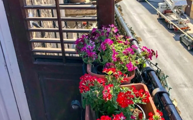 Via Aurispa 60