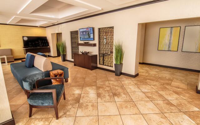 Holiday Inn Express & Suites Farmington by IHG