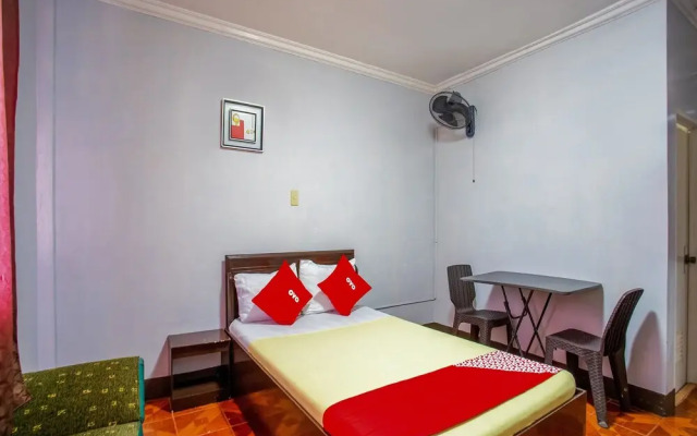 OYO 812 Laura's Hotel