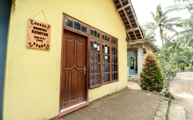 Kasmiyem Homestay by ZUZU