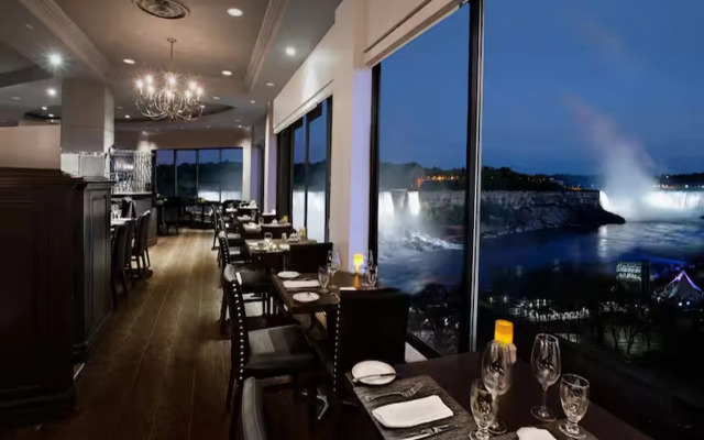 Crowne Plaza Hotel-Niagara Falls/Falls View