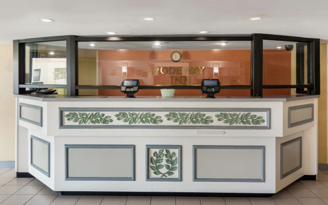 Rodeway Inn At Fort Lee