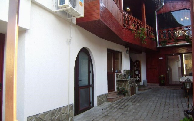 Achevata Kushta Guest House