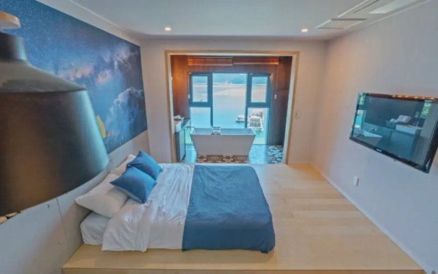 Tongyeong Glow Pension