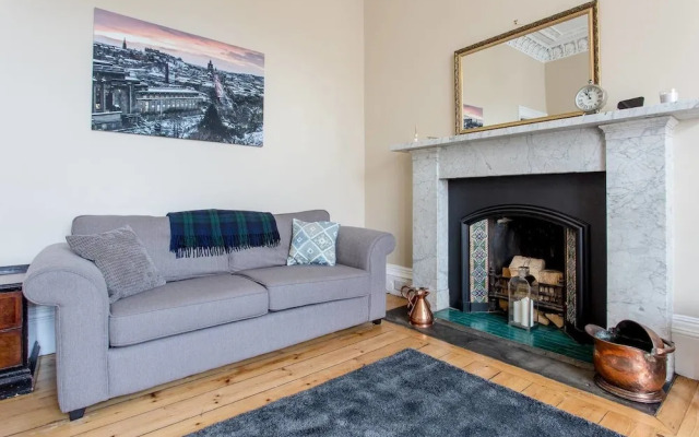 Old Town Stylish Apartment - 5 mins walk to Castle