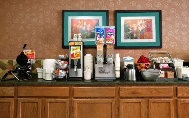 Super 8 by Wyndham Peoria East