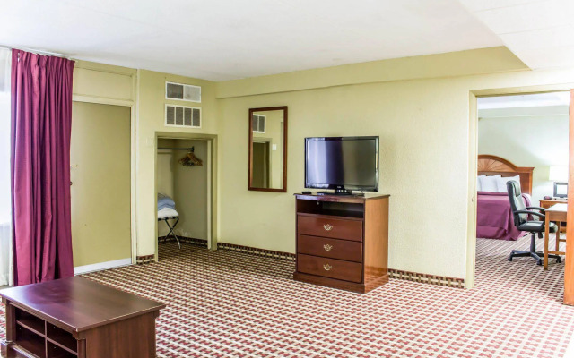 Rodeway Inn & Suites