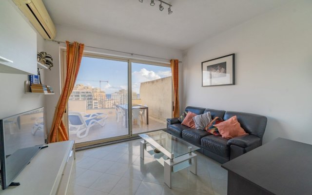 Amazing Views of Spinola Bay in Heart of St.julians-hosted by Sweetstay