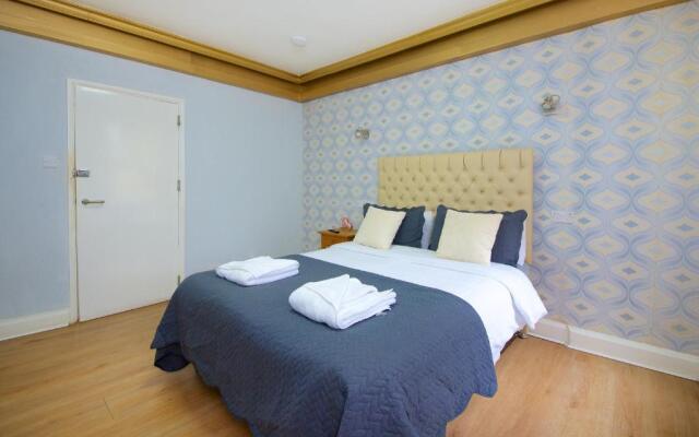 IDEAL ABODE ABBOTS 4 En-suite