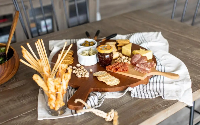 Sea Star by AvantStay | Gold Medal Olympian's Malibu Estate | Pool, Spa & Views