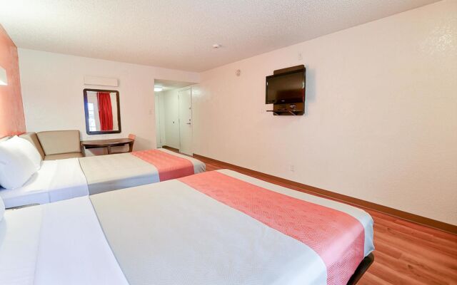 Motel 6 Addison, TX - Dallas