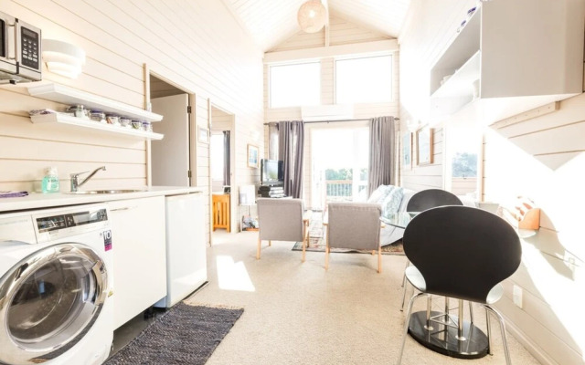 3 Bedroom Home with Harbour Views