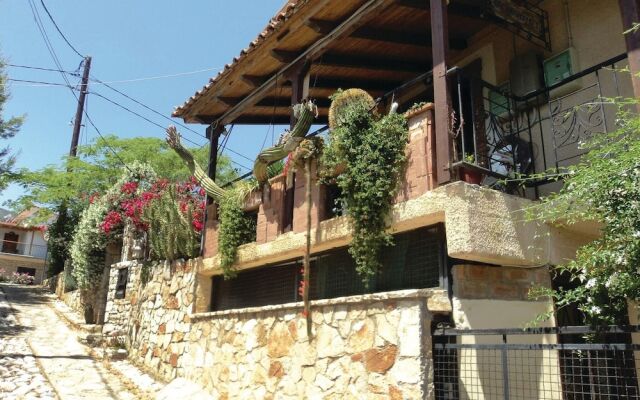 Stunning Home in Xiropigado With Wifi and 2 Bedrooms