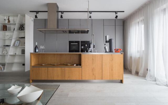 InPoint Luxury City Center Pool & Gym Apartments