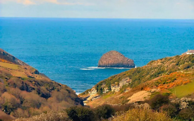Crowsnest - Overlooking Trebarwith Strand