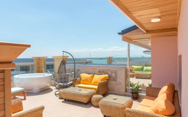 Phoenicia Royal