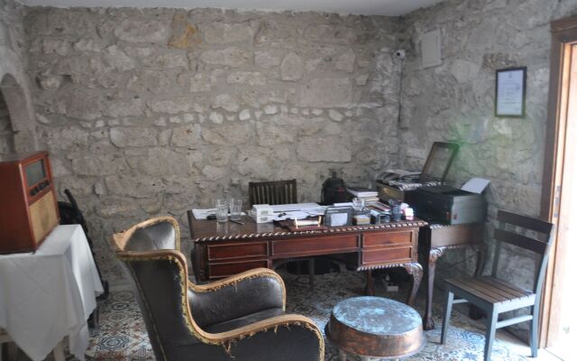 Livan Hotel Deluxe