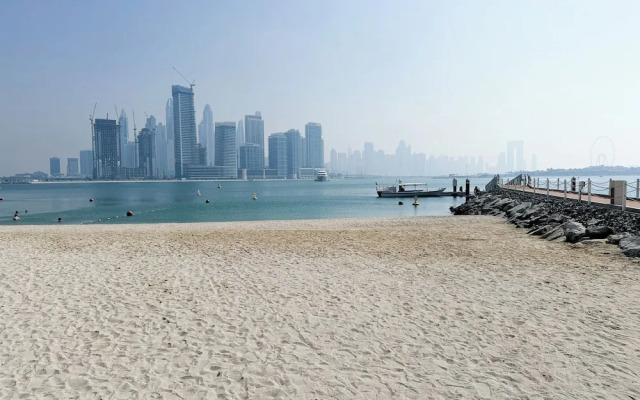 Infinity Pool and Beachfront Apartments - Seven Palm