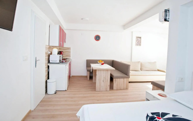 The Garden Rooms & Suites