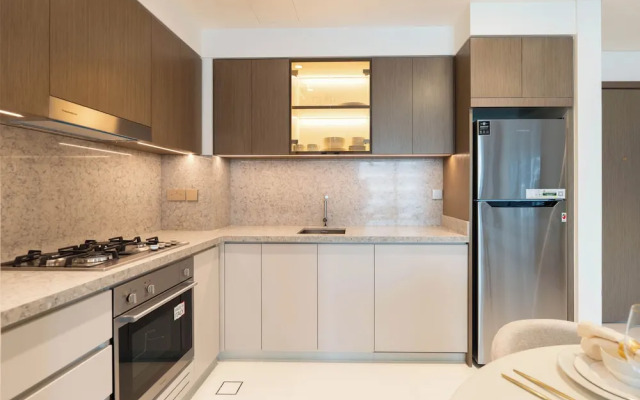 KeyRock - Palm View Apt with Pool