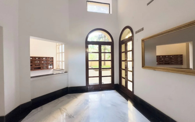 St. John Basilica Lovely Tower Apartment