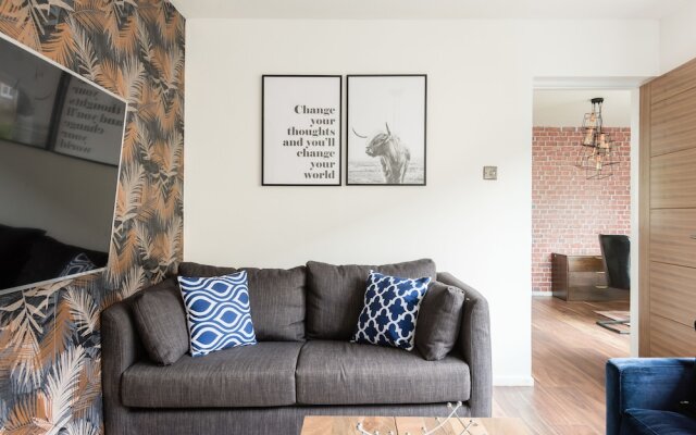 The Jericho Terrace House - 2BD + Parking