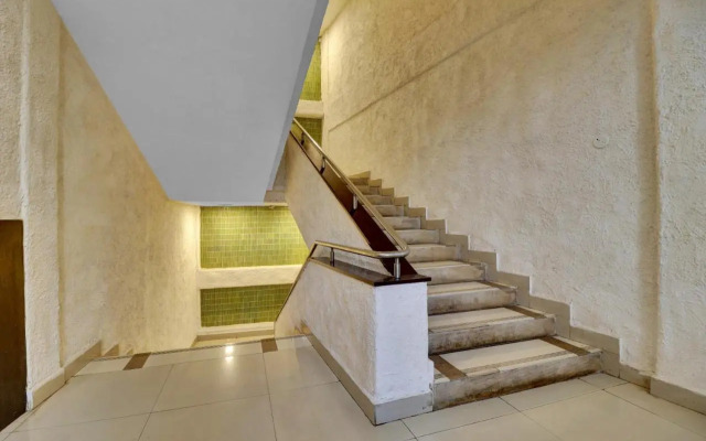 OYO Townhouse 80108 Aec Residency