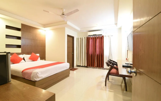 OYO 27830 Hotel Luxury Inn