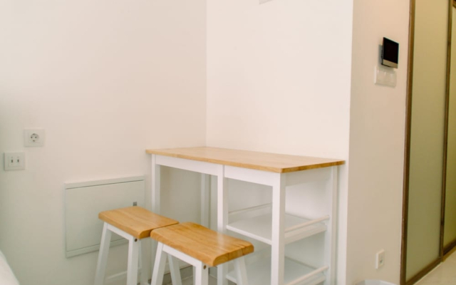 Simple And Cozy Living Studio At Sky House Bsd Apartment