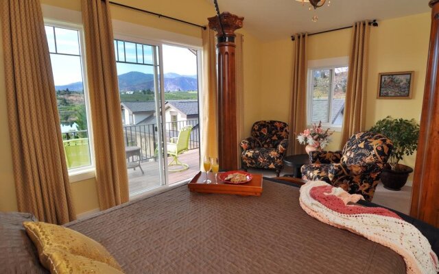 Lake's Edge Tuscan Lodge