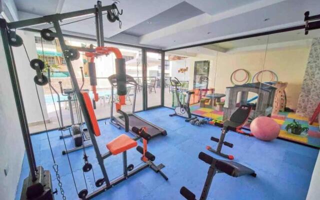 Modern 1BD Downtown+Pool+SmarTVs+BBQ+Gym