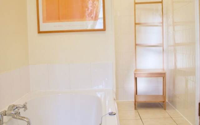 2 Bedroom Stockbridge Flat