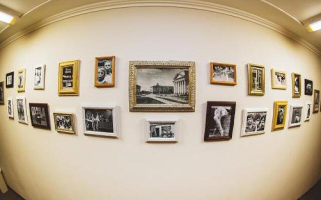 Mini-Hotel At Grandfather Lenin's