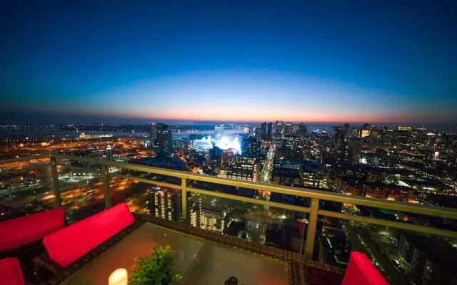 Ocean View IV by AvantStay | High-Rise in DT w/ City & Ocean Views!