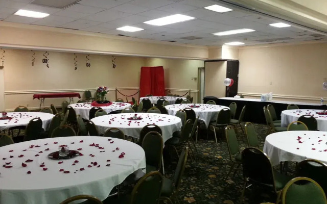 Rodeway Inn & Suites