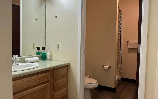 2 Bedroom 2 Bath Downtown Sleeps Six Walkable
