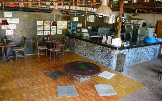 Crossroads House - Hostel